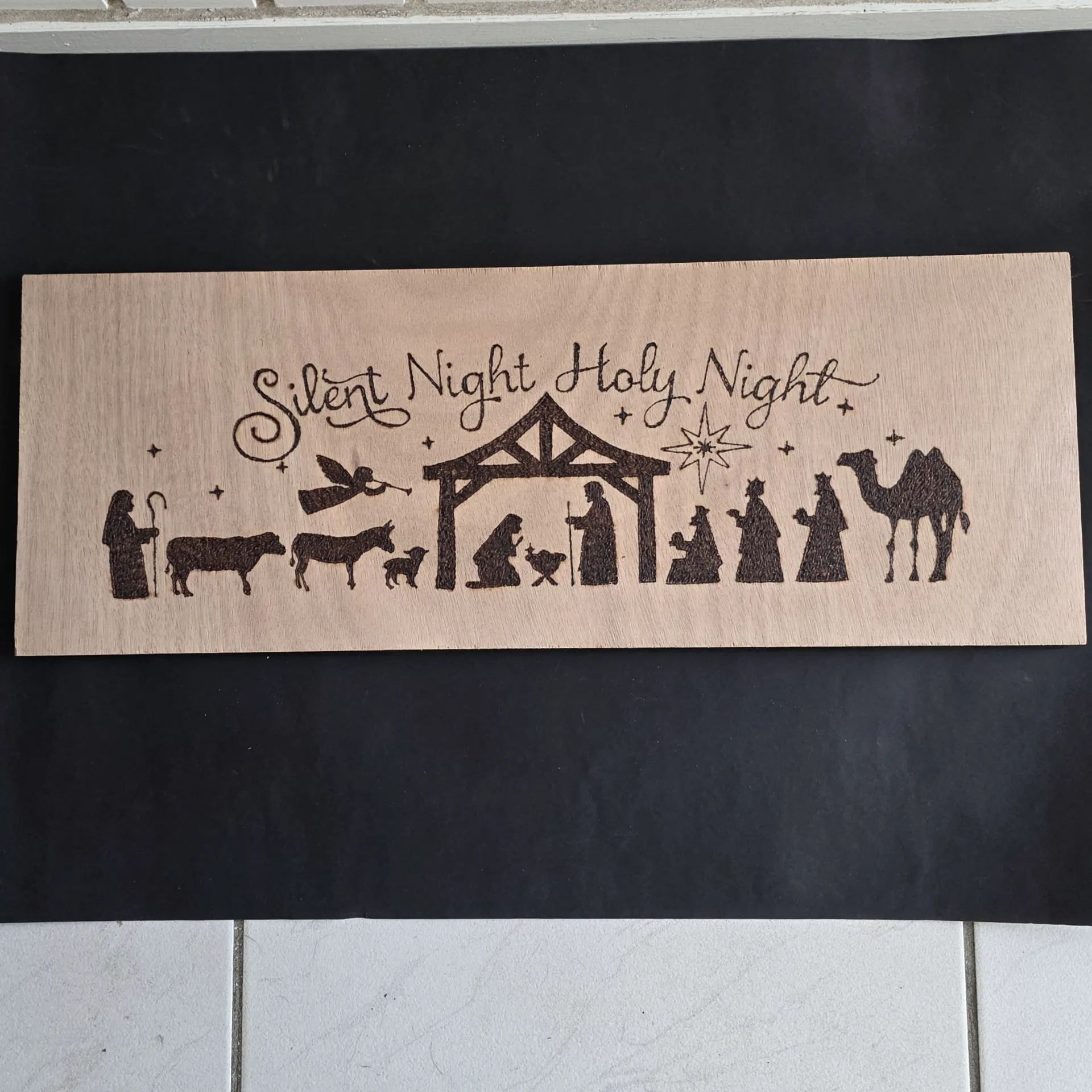 Kerstvoorstelling gebrand op hout